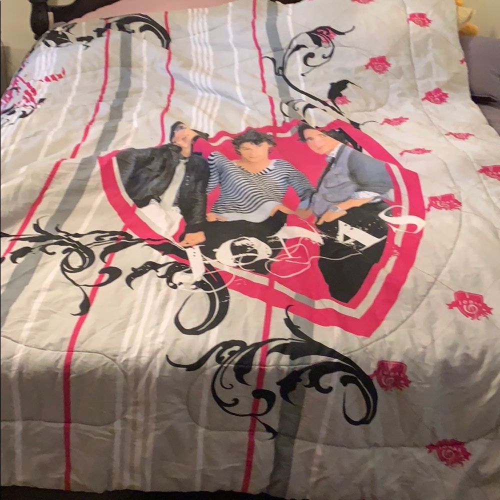Jonas brothers twin/full size comforter
